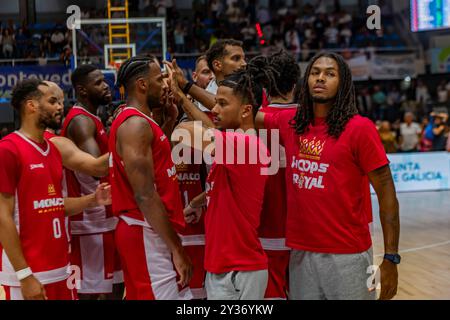 Pontevedra, Spanien. September 2024. Das AS Monaco Team bei der Feier des Spiels vor der Preisverleihung. Quelle: Xan Gasalla / Alamy Live News Stockfoto