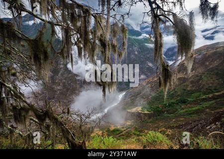 Choquequirao ist eine archäologische Stätte in den Anden Perus, nahe der heutigen Stadt Cachora. Wird oft als „Schwesterstadt“ bezeichnet Stockfoto