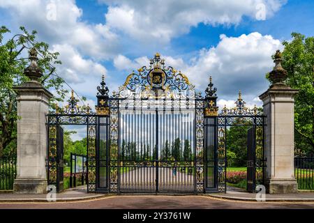 Schmiedeeisernes Tor, Gthe Jubilee Tates, Eingang zum Regent's Park und Queen Mary's Gardens in London. York Bridge Stockfoto