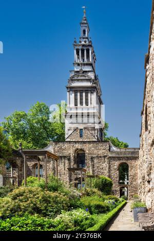 Die historischen Christchurch Greyfriars in der City of London, Großbritannien. Die Kirche wurde während des Blitzes im Zweiten Weltkrieg zerstört und ihre Überreste sind heute Stockfoto