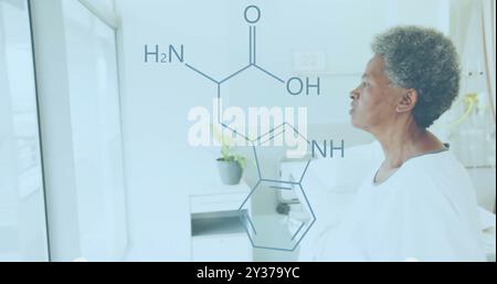 Bild des Elementdiagramms über glücklicher afroamerikanischer Seniorin im Krankenhauszimmer Stockfoto