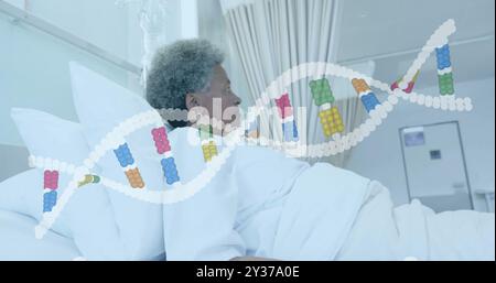 Bild des dna-Strangs über glücklichem afroamerikanischen männlichen Arzt und Senior weiblicher Patientin Stockfoto
