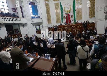 Mexiko-Stadt, Mexiko. September 2024. Sesión en el Congreso de la CDMX, donde se discute la implementación de la aprobación de la Reforma judicial en la Ciudad, donde después de una acalorada Discusión se aprobó. Ian Robles Credit: SIPA USA/Alamy Live News Stockfoto