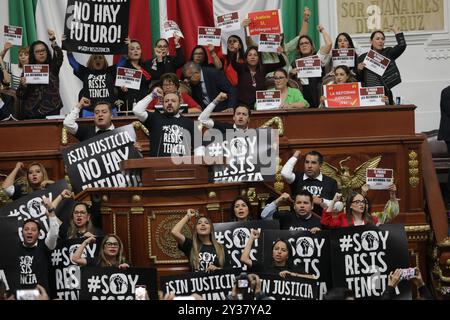 Mexiko-Stadt, Mexiko. September 2024. Sesión en el Congreso de la CDMX, donde se discute la implementación de la aprobación de la Reforma judicial en la Ciudad, donde después de una acalorada Discusión se aprobó. Ian Robles Credit: SIPA USA/Alamy Live News Stockfoto