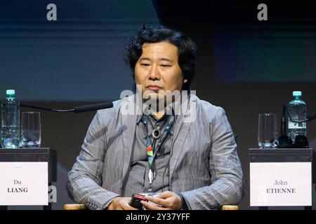 Sankt Petersburg, Russland. September 2024. Liang du, Generaldirektor, Airmita (China) bei der Session Global Local im Rahmen des X St. Petersburg International Forum of United Cultures, das in St. Petersburg stattfindet. Quelle: SOPA Images Limited/Alamy Live News Stockfoto