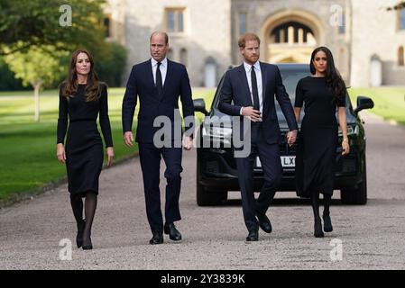 Aktenfoto des Herzogs von Sussex im Alter von 37 Jahren. Aktenfoto vom 10/09/22 von der Prinzessin von Wales, dem Prinzen von Wales und dem Herzog und der Herzogin von Sussex gehen, um Mitglieder der Öffentlichkeit auf Windsor Castle in Berkshire zu treffen nach dem Tod von Königin Elizabeth II. Der Herzog von Sussex wird seinen 40. Geburtstag am Sonntag feiern. Ausgabedatum: Freitag, 13. September 2024. Stockfoto