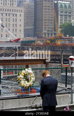 Aktenfoto des Herzogs von Sussex im Alter von 24 Jahren. Aktenfoto vom 29. September 05/09 von Prinz Harry, der während eines Besuchs auf Ground Zero in New York, dem ehemaligen Standort des World Trade Centre, das am 11. September 2001 angegriffen wurde, seine Anerkennung zollen. Der Herzog von Sussex feiert am Sonntag seinen 40. Geburtstag. Ausgabedatum: Freitag, 13. September 2024. Stockfoto