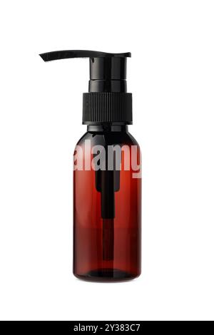 Pumpflasche aus braunem Glas für Hautpflegeprodukte auf einem einfachen weißen Hintergrund Stockfoto