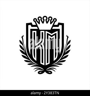 KM Letter Logo mit heraldischer Schildform mit Krone, Vintage-Schild auf weißem Hintergrund Stockfoto