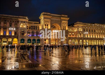 Galerien Vittorio Emanuele II bei Nacht und während der blauen Stunde, in Mailand (Lombardei, Italien) IT: Galleria Vittorio Emanuele II all'ora blu (Italia) Stockfoto