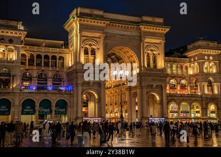 Galerien Vittorio Emanuele II bei Nacht und während der blauen Stunde, in Mailand (Lombardei, Italien) IT: Galleria Vittorio Emanuele II all'ora blu (Italia) Stockfoto