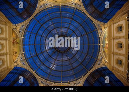 Galerien Vittorio Emanuele II bei Nacht und während der blauen Stunde in Mailand. Lombardei Italien IT Galleria Vittorio Emanuele II all'ora blu (Milano Italia Stockfoto