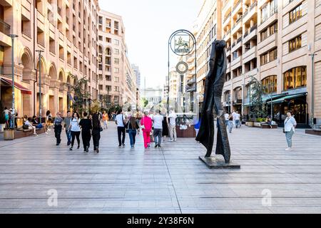 Jerewan, Armenien - 29. Juni 2024: Blick auf die Nördliche Allee in Jerewan in der Sommerabenddämmerung. Die Straße ist eine Fußgängerzone, die 2007 eröffnet wurde Stockfoto