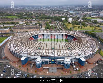 Luftaufnahme von der Drohne des Hampden Park Fußballstadions in Glasgow, Schottland, Großbritannien Stockfoto
