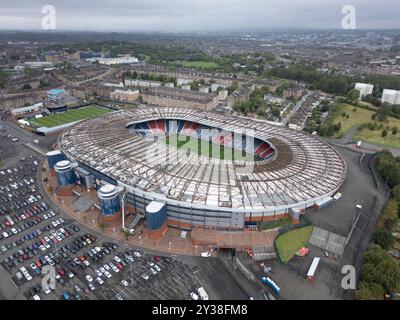 Luftaufnahme von der Drohne des Hampden Park Fußballstadions in Glasgow, Schottland, Großbritannien Stockfoto