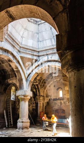 Gosh, Armenien - 6. Juli 2024: Innenraum der Kirche S Astvatsatsin im Kloster Goschavank, Armenien an sonnigen Sommertagen Stockfoto