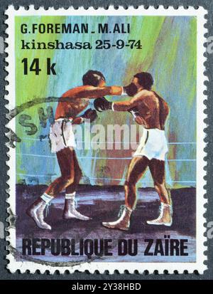 Gestempelte Briefmarke, gedruckt von Zaire, die Boxing zeigt: George Foreman vs Muhammad Ali um 1974. Stockfoto