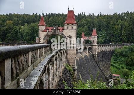 Bila Tremesna, Tschechische Republik. September 2024. Die Wasserverwalter haben begonnen, mehr Wasser aus dem Stausee Les Kralovstvi an der Elbe zu entwässern, da Überschwemmungen in Bila Tremesna (Tschechische Republik) am 13. September 2024 drohen. Meteorologen zufolge soll es stark regnen, was den Flussspiegel deutlich erhöhen könnte. Quelle: David Tanecek/CTK Photo/Alamy Live News Stockfoto