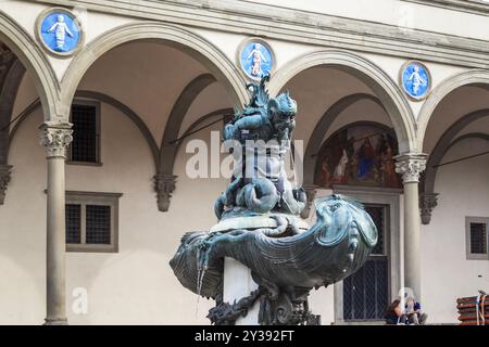 FLORENZ, ITALIEN - 12. SEPTEMBER 2018: Dies ist ein Fragment des Brunnens del Taco auf dem Santissima Annunziata Platz. Stockfoto