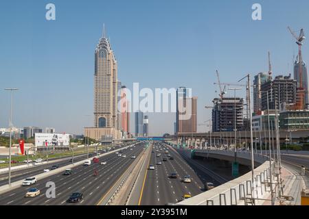 Die Skyline mit den Al-Kazim-Türmen in Dubai, Vereinigte Arabische Emirate Stockfoto