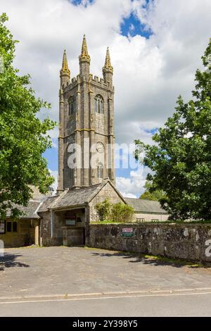 Die Kirche Saint Pancras im Dorf Widecombe-in-the-Moor im Dartmoor-Nationalpark, Devon, England. Stockfoto