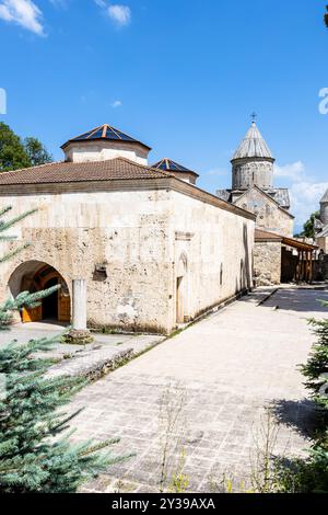 Kloster Haghartsin in der Nähe der Stadt Dilijan in der armenischen Provinz Tavush an sonnigen Sommertagen Stockfoto