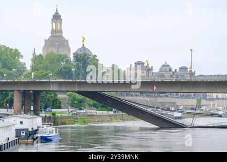 13.09.2024. Abrissarbeiten am Brückenzug der Carolabrücke in Dresden. Am Mittwoch 11.09.2024 um 2,59 Uhr stürzte ein Teil der Carolabrücke in Dresden ein. *** 13 09 2024 Abbrucharbeiten an der Carolabrücke-Brücke in Dresden ein Teil der Carolabrücke-Brücke in Dresden brach am Mittwoch 11 09 2024 um 59 Uhr zusammen Stockfoto