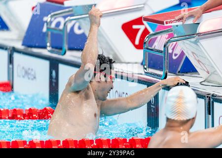 NANTERRE, FRANKREICH - AUGUST 31: Keiichi Kimura aus Japan feiert nach seinem Wettkampf in der 50 m Freestyle S11 der Männer während des 3. Tages der Para Schwimmen - Paris 2024 Sommer Paralympic Games in der Paris La Defense Arena am 31. August 2024 in Nanterre, Frankreich. (Foto: Joris Verwijst/BSR Agency) Stockfoto