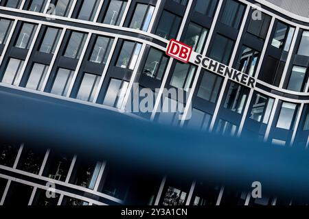Essen, Deutschland. September 2024. Blick auf das DB Schenker-Hauptquartier in Essen. Die Deutsche Bahn verkauft die Logistiksparte Schenker an Dänemark. Quelle: Christoph Reichwein/dpa/Alamy Live News Stockfoto
