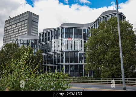 Essen, Deutschland. September 2024. Blick auf das DB Schenker-Hauptquartier in Essen. Die Deutsche Bahn verkauft die Logistiksparte Schenker an Dänemark. Quelle: Christoph Reichwein/dpa/Alamy Live News Stockfoto