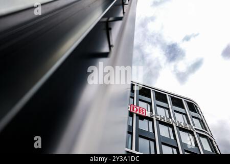 Essen, Deutschland. September 2024. Blick auf das DB Schenker-Hauptquartier in Essen. Die Deutsche Bahn verkauft die Logistiksparte Schenker an Dänemark. Quelle: Christoph Reichwein/dpa/Alamy Live News Stockfoto