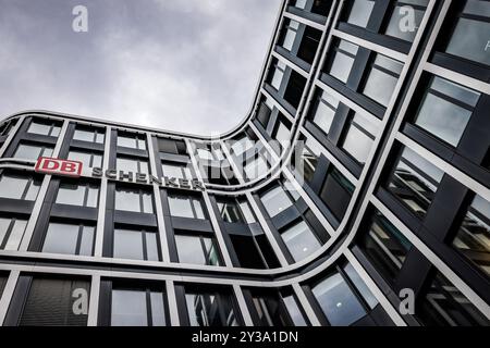 Essen, Deutschland. September 2024. Blick auf das DB Schenker-Hauptquartier in Essen. Die Deutsche Bahn verkauft die Logistiksparte Schenker an Dänemark. Quelle: Christoph Reichwein/dpa/Alamy Live News Stockfoto