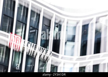 Essen, Deutschland. September 2024. Blick auf das DB Schenker-Hauptquartier in Essen. Die Deutsche Bahn verkauft die Logistiksparte Schenker an Dänemark. Quelle: Christoph Reichwein/dpa/Alamy Live News Stockfoto