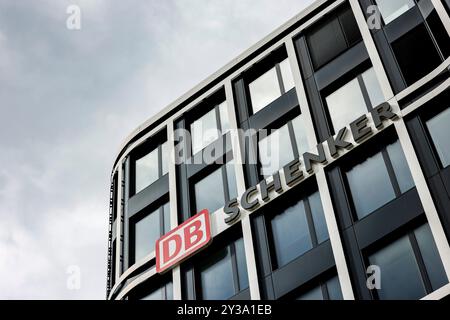 Essen, Deutschland. September 2024. Blick auf das DB Schenker-Hauptquartier in Essen. Die Deutsche Bahn verkauft die Logistiksparte Schenker an Dänemark. Quelle: Christoph Reichwein/dpa/Alamy Live News Stockfoto