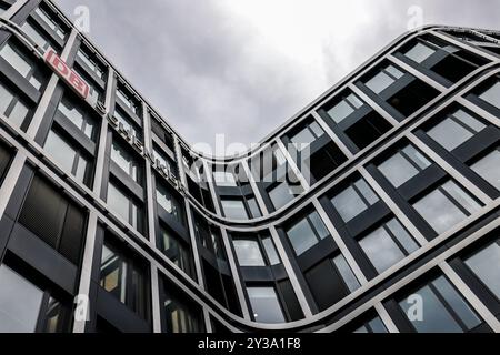 Essen, Deutschland. September 2024. Blick auf das DB Schenker-Hauptquartier in Essen. Die Deutsche Bahn verkauft die Logistiksparte Schenker an Dänemark. Quelle: Christoph Reichwein/dpa/Alamy Live News Stockfoto