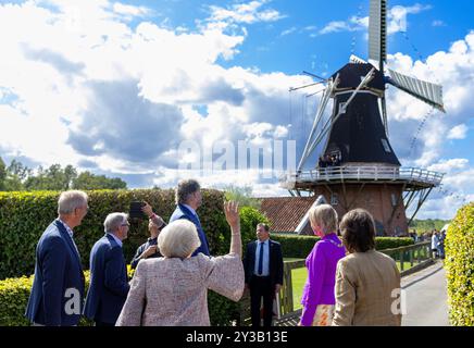 Noordhoek, Niederlande, 2024 2013-09-13 13:36:02 NOORDHOEK, 13-09-2024, de Noordstar Prinzessin Beatrix eröffnet die Getreidemühle de Noordstar in Noordbroek. Prinzessin Beatrix ist die Patronin von de Hollandsche MolenPHOTO: NLBeeld/POOL/Albert Nieboer Credit: NL Beeld / Patrick van EMST Stockfoto