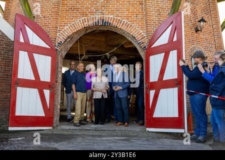 Noordhoek, Niederlande, 2024 2013-09-13 12:58:34 NOORDHOEK, 13-09-2024, de Noordstar Prinzessin Beatrix eröffnet die Getreidemühle de Noordstar in Noordbroek. Prinzessin Beatrix ist die Patronin von de Hollandsche MolenPHOTO: NLBeeld/POOL/Albert Nieboer Credit: NL Beeld / Patrick van EMST Stockfoto