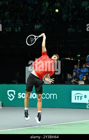 Alexander Blockx (BEL) im Einsatz beim Davis Cup Finals Group Stage Stage Bologna 2024 in der Unipol Arena am 13. September 2024 in Bologna, Italien. Stockfoto