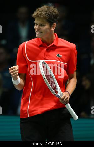 Alexander Blockx (BEL) im Einsatz beim Davis Cup Finals Group Stage Stage Bologna 2024 in der Unipol Arena am 13. September 2024 in Bologna, Italien. Stockfoto