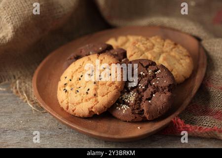 Schokolade und Vanilla Sesam Thin Crispy Cookies Stockfoto