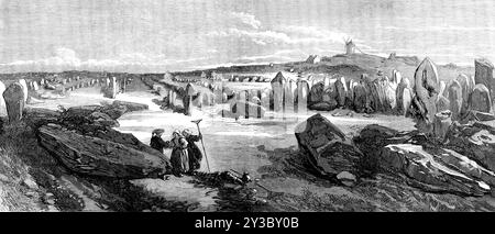 Antiquitäten von Carnac, in der Bretagne: Die Linien von Carnac, von Maenac, Blick nach Osten, 1871. Antike Stätte in Nordfrankreich. "Die Druidischen Überreste, so wie sie gelten,... haben lange das Wunder der Touristen erregt und oft den Einfallsreichtum der Gelehrten und antiquare verwendet, um ihre ursprüngliche Gestaltung zu erraten... von Carnac westwärts nach St. Barbe und von dort nach Erdevan, in nordwestlicher Richtung, können die Linien von Granitblöcken, die den Boden verstreut haben, mit einigen Intervallen, eine Länge von acht Meilen, und einige Beobachter finden Spuren ihrer Fortsetzung weiter nordwestlich nach Belm Stockfoto