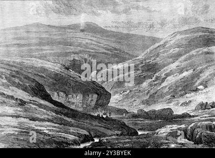 The Burn of the Bottich, bei Ballater, Deeside, [Schottland], 1871. Die bemerkenswerte Landschaft der Highlands, die in unserer Abbildung gezeigt wird, befindet sich in der Culbleen Gebirgskette, 13 Meilen von Ballater, Deeside entfernt. Die Felsen hier sind 60 Meter. Hoch auf der einen Seite, aber niedriger auf der anderen Seite; und der Fluss oder "brennen", wie die Schotten es nennen, fließt durch eine enge Spalte, wo eine Masse von Felsen fast die Schlucht schließt. Die Kraft des engen Wassers hat den unteren Teil des Felsens herausgeschleudert und eine kuppelförmige Höhle von 16 bis 24 Metern Breite gebildet. In der Nähe dieses Ortes ist Loch Cean Stockfoto