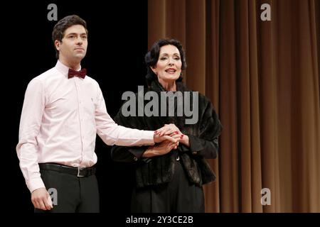 Katja Weitzenboeck als Maria Callas und Bela Meinberg bei der Fotoprobe für die Meisterklasse in der Komoedie am Kurfürstendamm, Berlin, 11/09/2024 Stockfoto