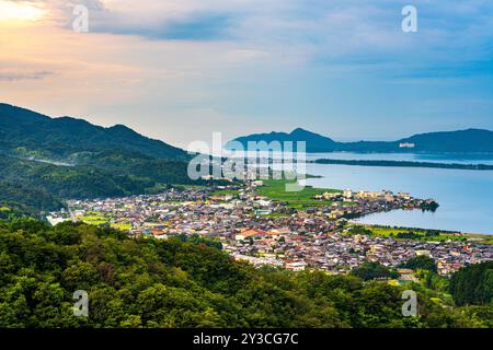 Amanohashidate, Kyoto, Japan über der Bucht mit der Sandbank in der Ferne in der Nacht. Stockfoto