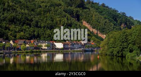 Altstadt an der Uferpromenade in Miltenberg am Main, Niederfranken, Bayern, Deutschland, Europa Stockfoto