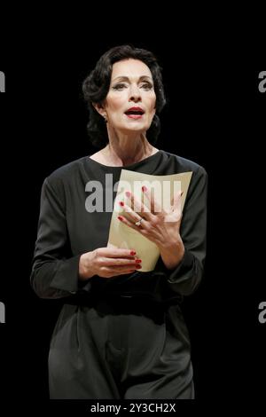 Katja Weitzenboeck als Maria Callas bei der Fotoprobe für die Meisterklasse in der Komoedie am Kurfürstendamm, Berlin, 11/09/2024 Stockfoto