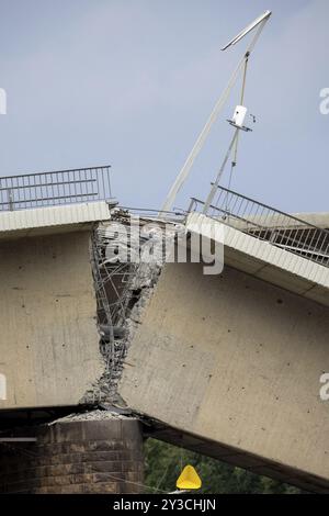 Frakturstelle an der Carola-Brücke nach dem Zusammenbruch von Teilen in Dresden, 11/09/2024 Stockfoto