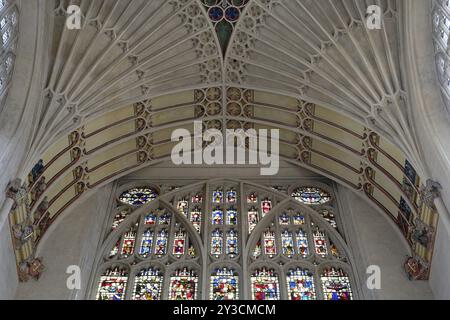 Innenblick, Decke, Buntglasfenster, Bath Abbey, Bath, England, Großbritannien Stockfoto