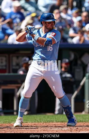 Kansas City, MO, USA. September 2024. Kansas City Royals Right Fielder Hunter Renfroe (16) schlägt im Kauffman Stadium in Kansas City, MO gegen die Minnesota Twins. David Smith/CSM/Alamy Live News Stockfoto