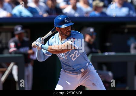 Kansas City, MO, USA. September 2024. Kansas City Royals ernannte den Hitter Tommy Pham (22) Bats gegen die Minnesota Twins im Kauffman Stadium in Kansas City, MO. David Smith/CSM/Alamy Live News Stockfoto